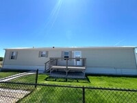 Building Photo - Pet Friendly 3 Bed 2 Bath Trailer with Air...