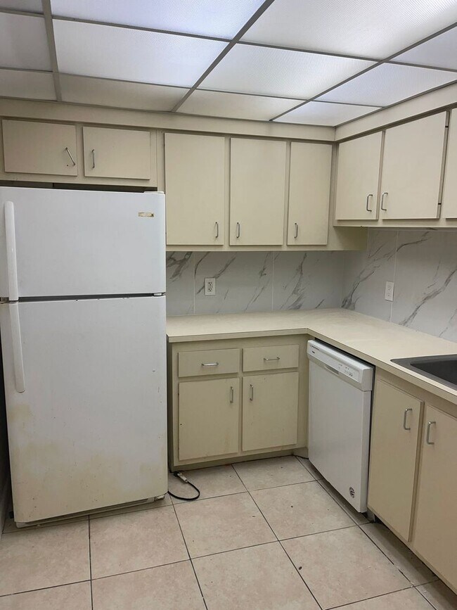 Building Photo - 1Bed/1.5 Bath