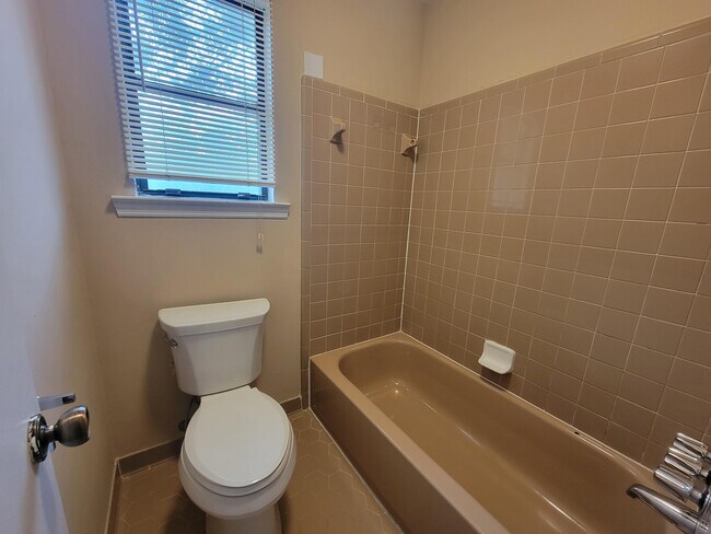 Building Photo - 117 Glenora Ct