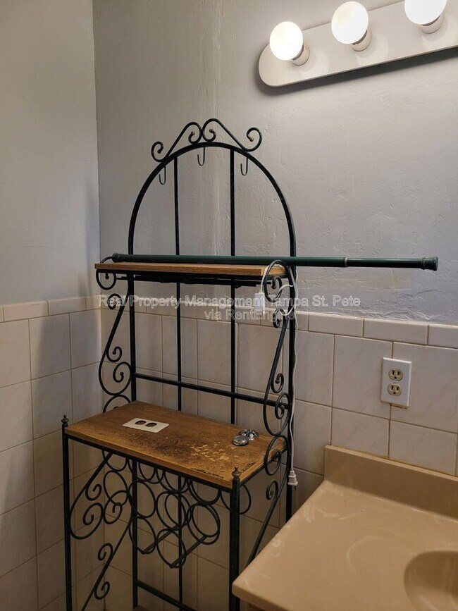 Building Photo - 4311 S Thatcher Ave