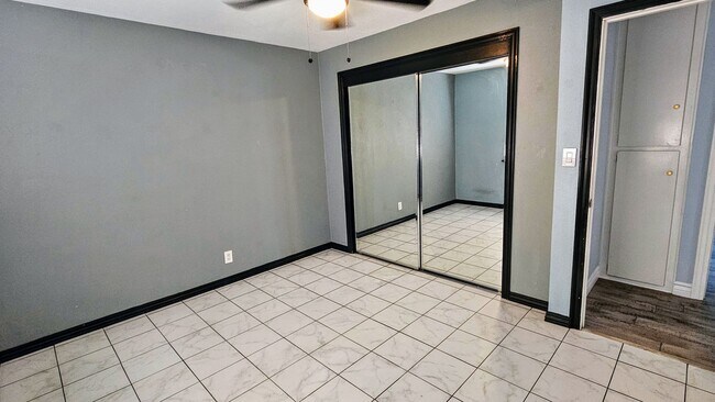 Building Photo - 1042 Lawanda Pl