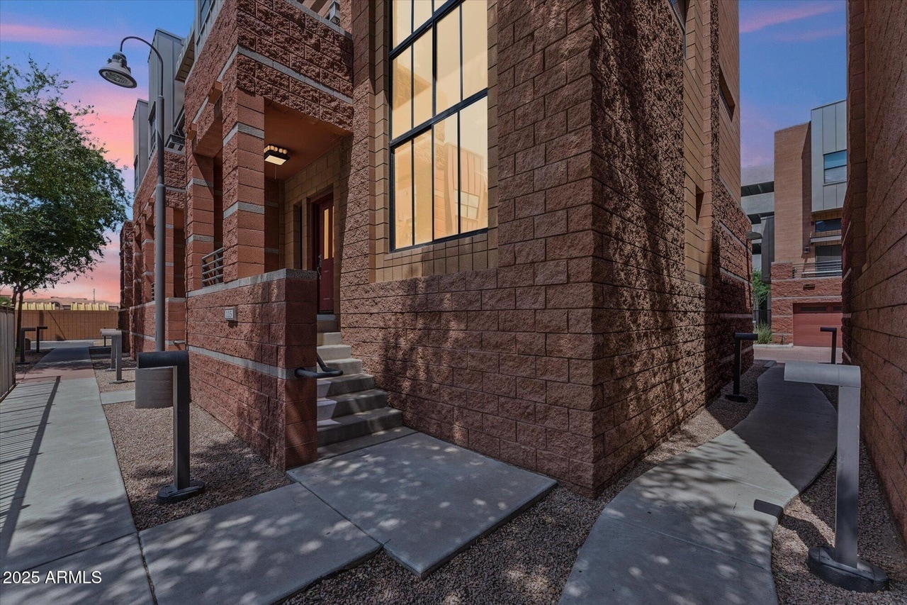 entrance: corner unit with most natural light - 330 S Farmer Ave