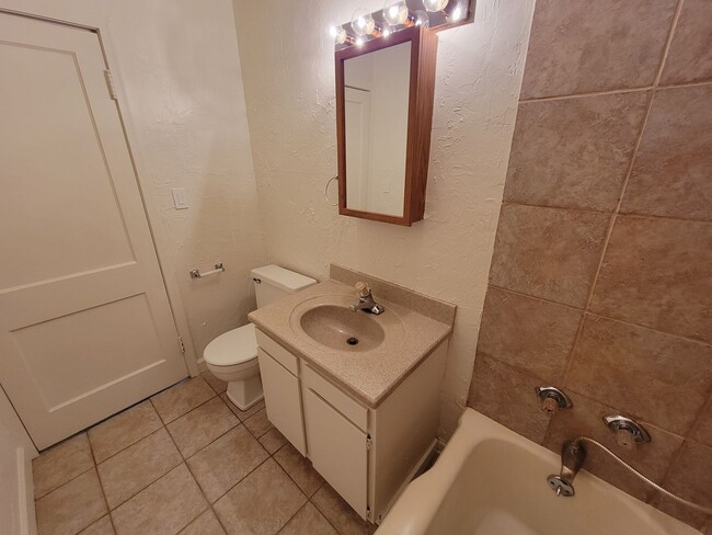 Building Photo - 1511 10th Ave