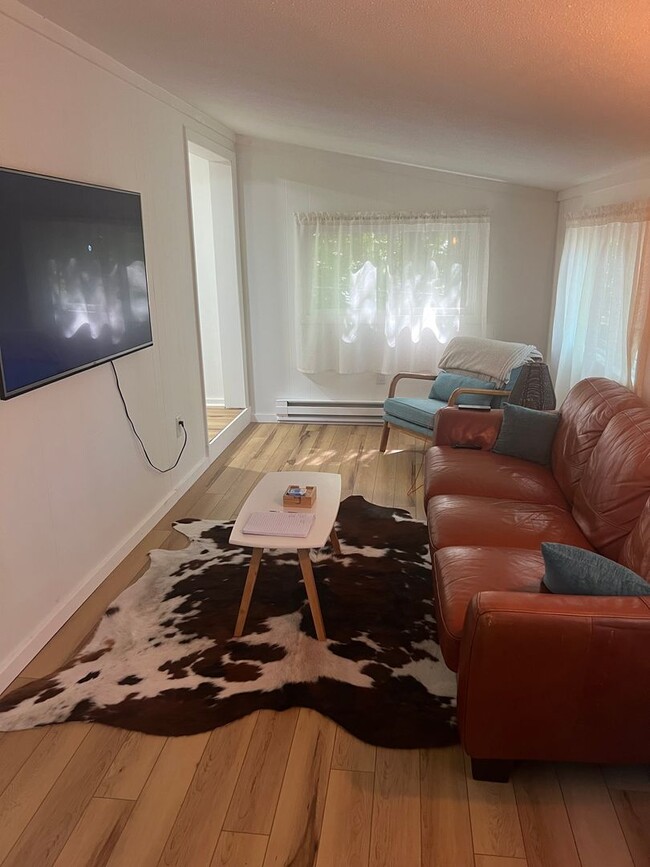 Building Photo - Great location with deeded access to Bauneg Beg Pond