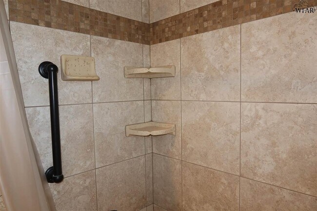 Building Photo - 1544 Sweetbriar Dr