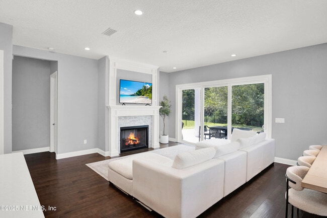 Building Photo - 176 Settler's Landing Dr