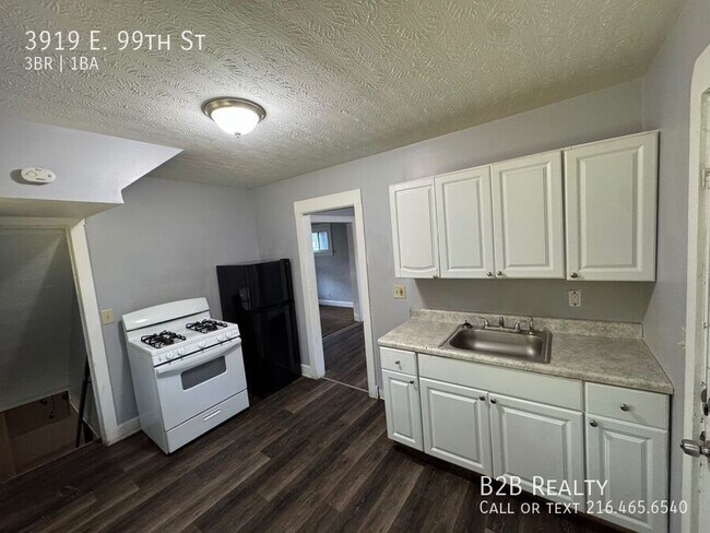 Building Photo - 3919 E 99th St