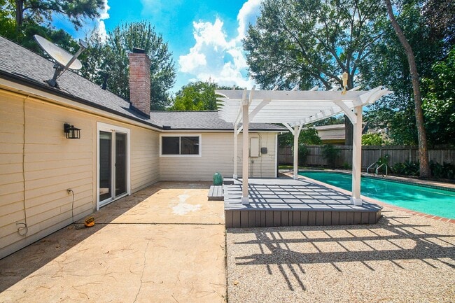 Building Photo - 1006 White Sands Rd