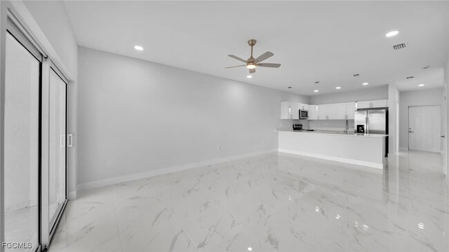Building Photo - 2405-2407 Xelda Ave N