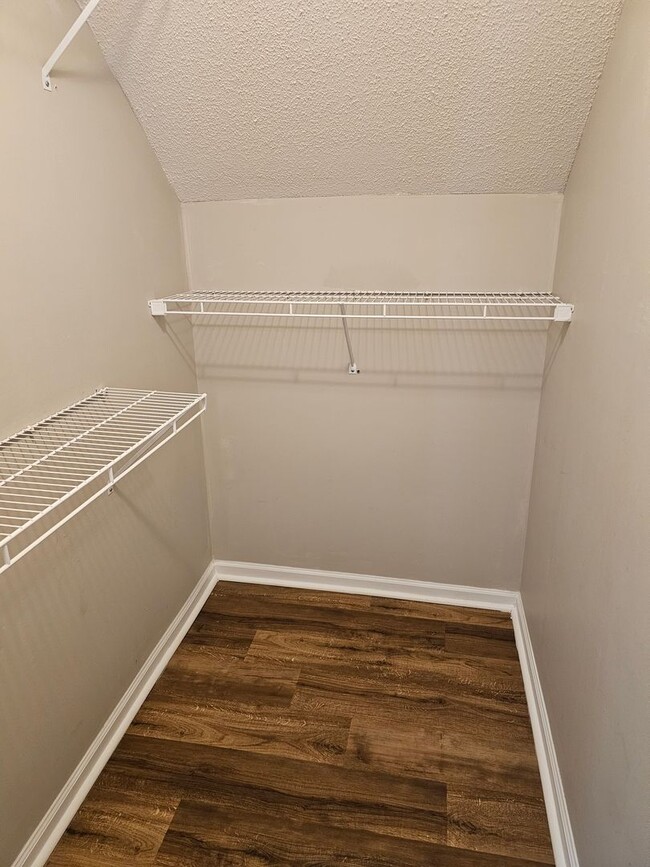 Building Photo - 1737 Moses Ave