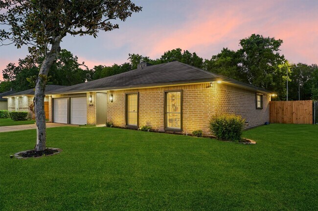 Building Photo - 15439 Indian Woods Dr