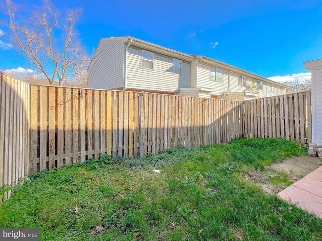 Building Photo - 11859 Oak Manor Dr