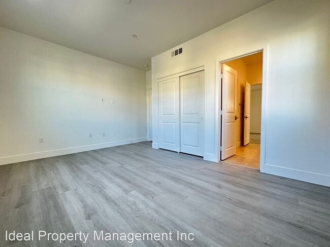 Building Photo - 5 br, 4.5 bath House - 1653 Golden Path Ln