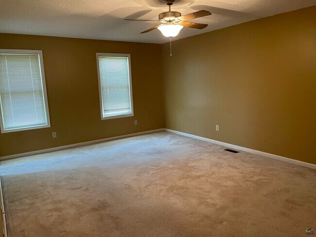 Building Photo - 104 Williamsburg Ave