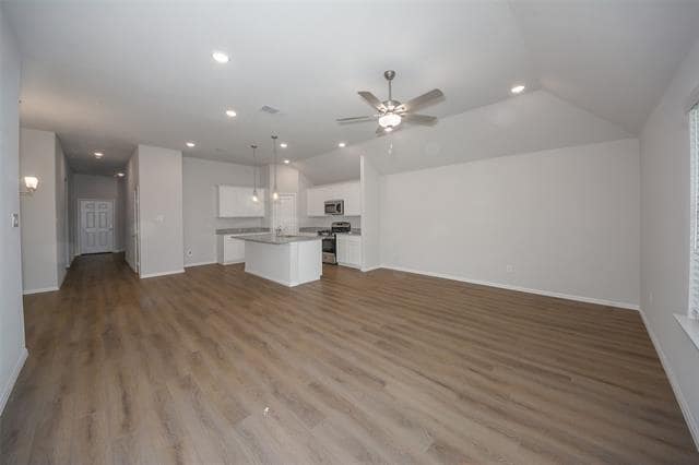 Building Photo - 13156 Zion Dr