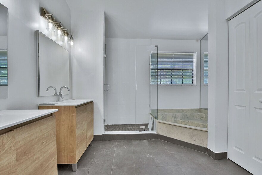 Building Photo - 3501 Magellan Cir