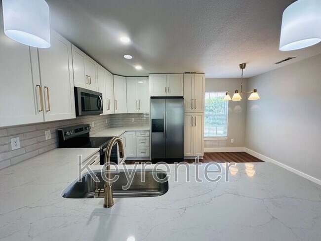 Building Photo - 5330 Blue Star Dr