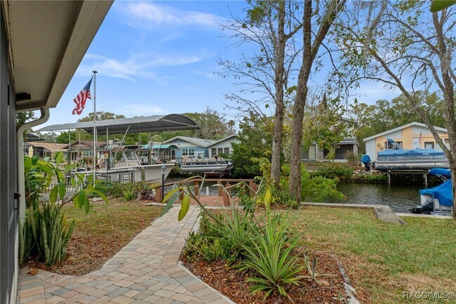 Building Photo - 11482 W Clubview Dr