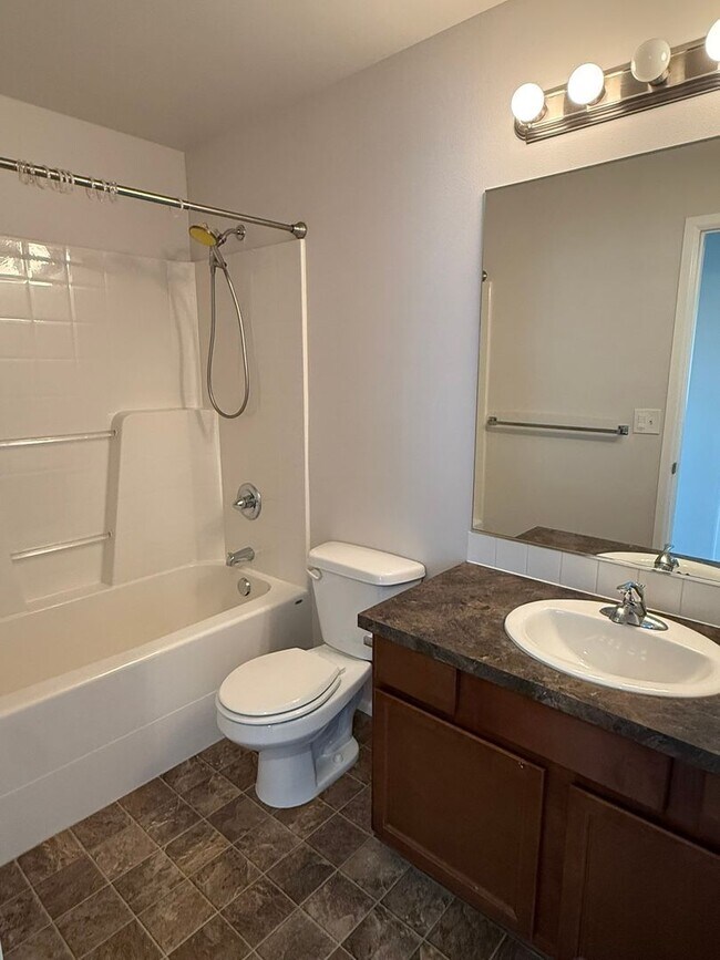 Building Photo - 3Bd/2.5Ba Maple Valley Home