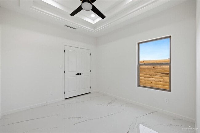 Building Photo - 2613 E Comal Rd