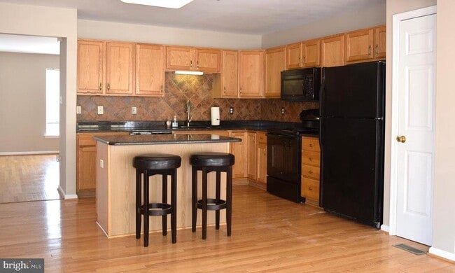 Building Photo - 23 Creekside Dr