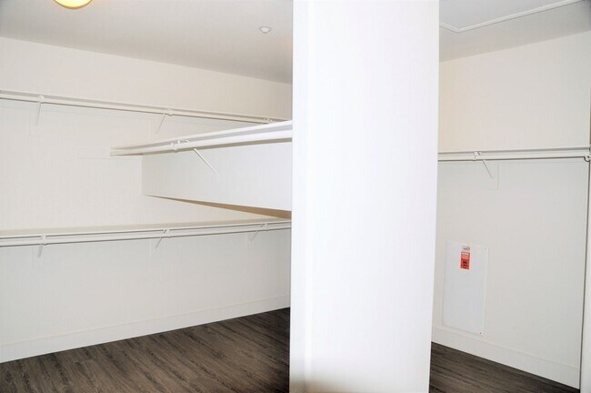 Building Photo - 15655 Iron Spring Ln