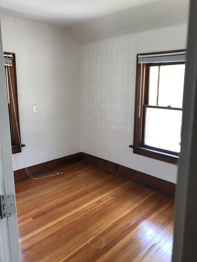 Building Photo - Spacious & Updated Craftsman House in Gifford Park