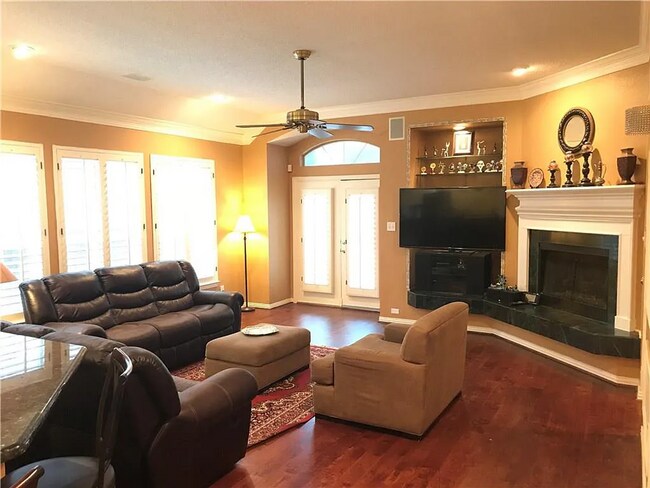 Building Photo - A charming 3-bedroom, 2-bath single-family home in Irving, Texas featuring spacious living areas,...