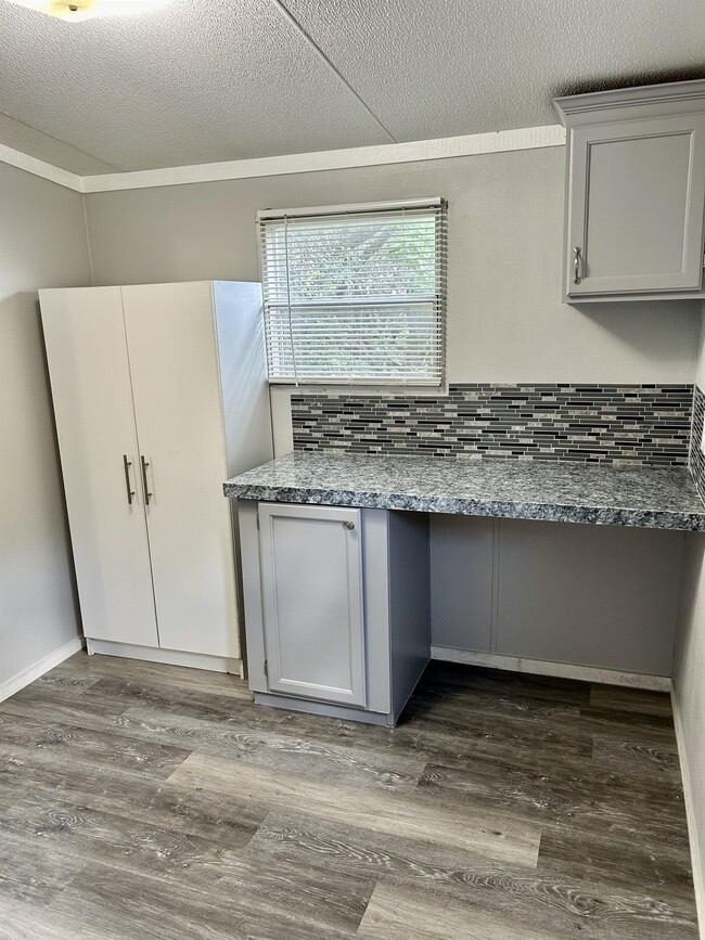 Building Photo - 508 Walnut Way