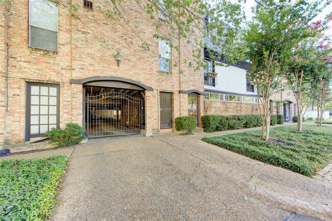 Building Photo - 1909 Brun St