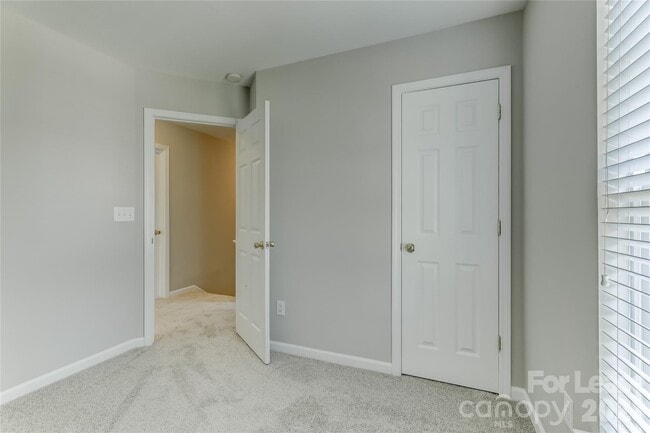 Building Photo - 524 Stillgreen Ln