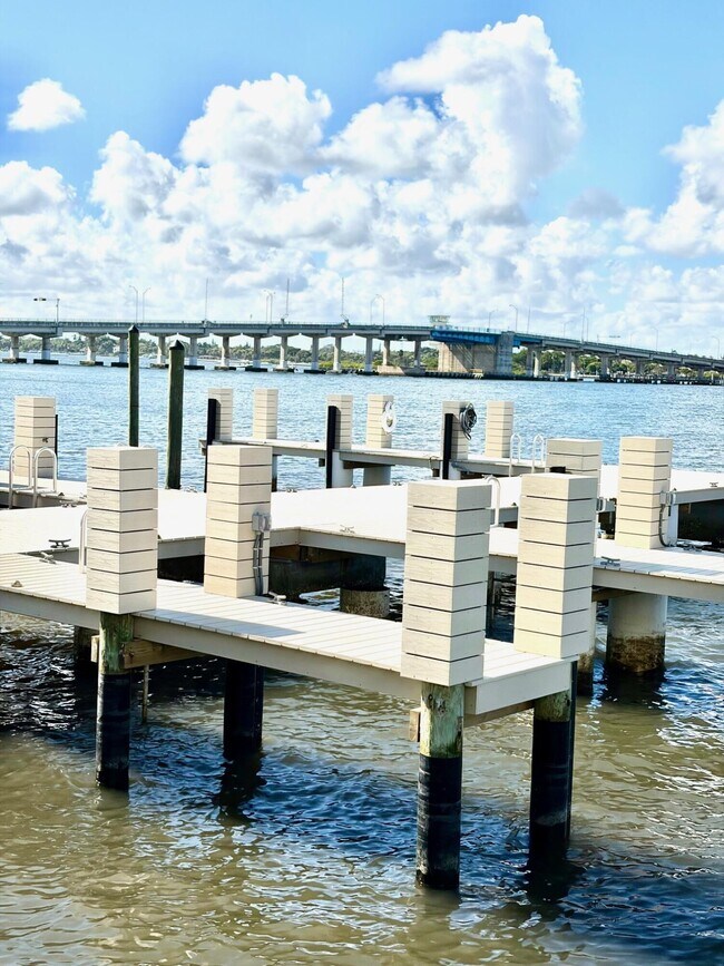 Building Photo - 2840 S Ocean Blvd