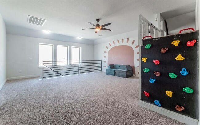 Building Photo - 716 Pinnacle View Dr