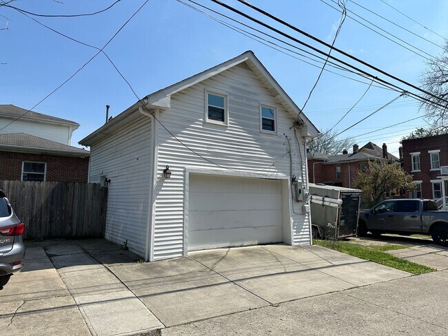 Building Photo - Highland  St 1177-1177.5 ONYX