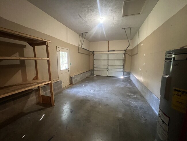 Building Photo - 3413 Clearwater Dr