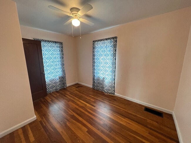 Building Photo - 4 bed 2 bath home centrally located