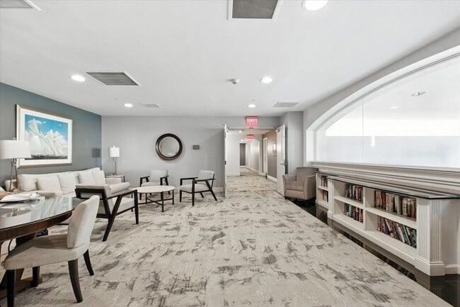 Building Photo - 197 8th St