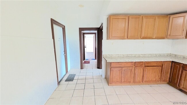 Building Photo - 26 Madison St