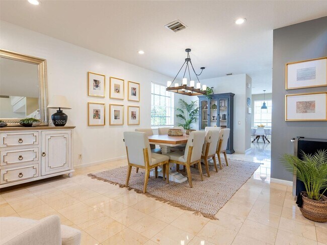 Building Photo - 665 Nandina Dr