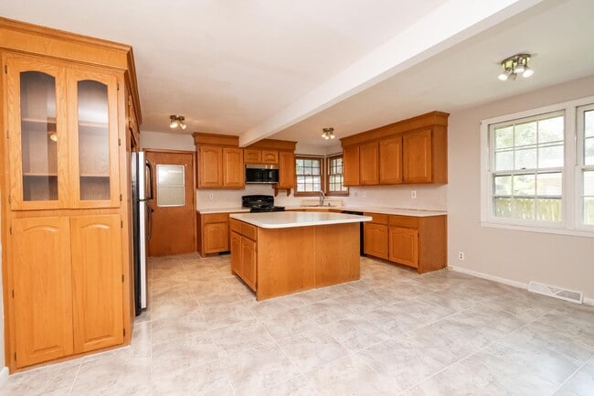 Building Photo - 1329 White House Blvd