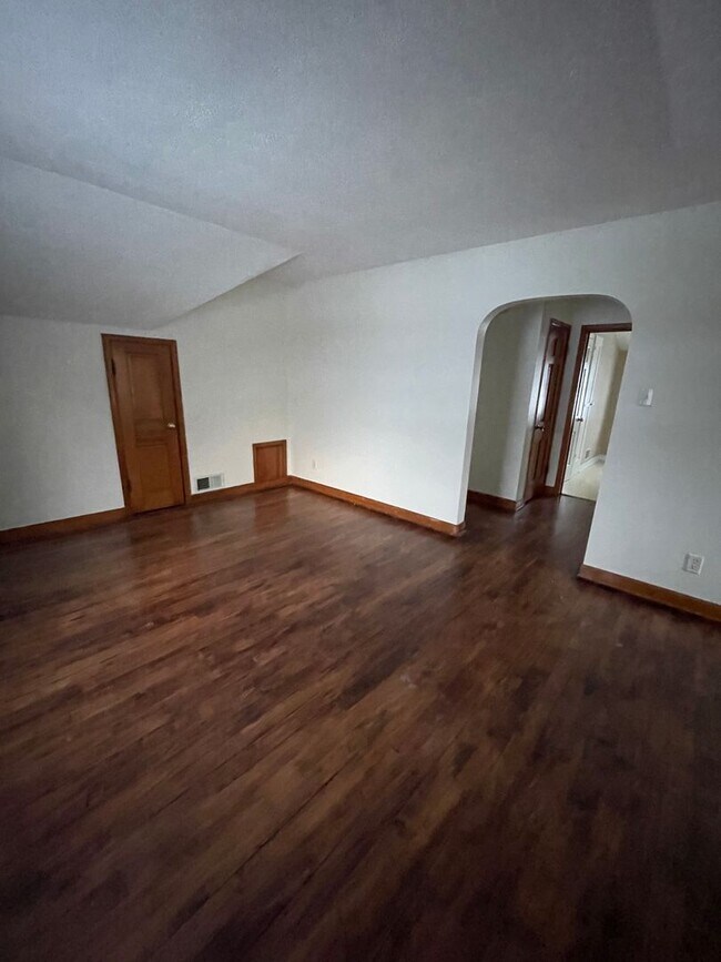 Building Photo - 2828 S 48th St