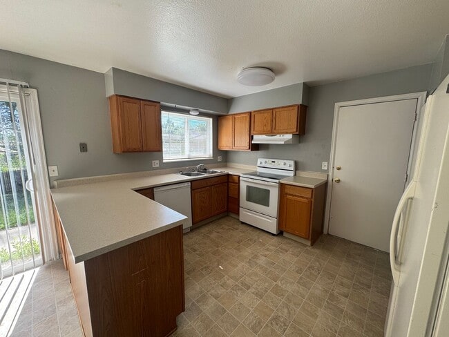 Building Photo - single family home