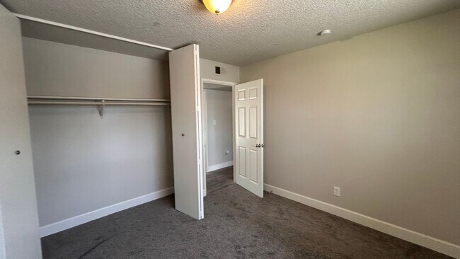 Building Photo - 2960 Cabrillo Dr