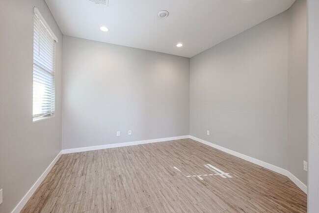 Building Photo - MOVE IN SPECIALS!! Recently Built Home in ...