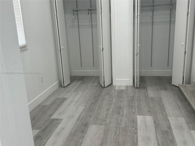 Building Photo - 1308 NW 13th Ct