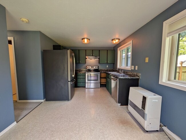 Building Photo - Valley Townhome, 3BD/1.5BA, Fully Fenced Y...