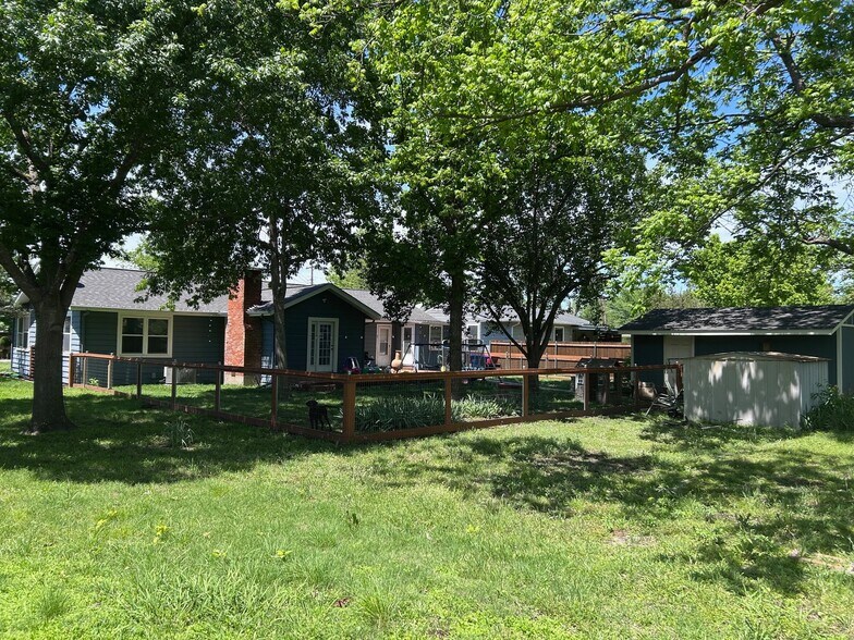 Building Photo - 1102 Walnut St