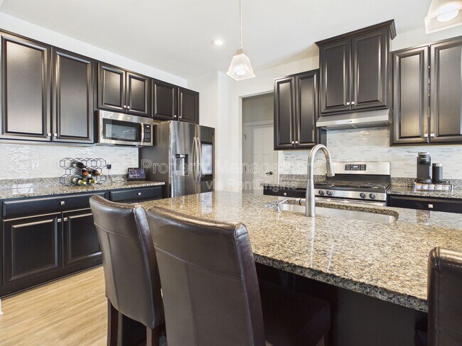 Building Photo - 555 Oliver Wy