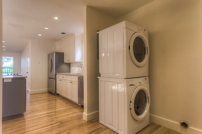 Building Photo - Fantastic Remodel in a Perfect Location!