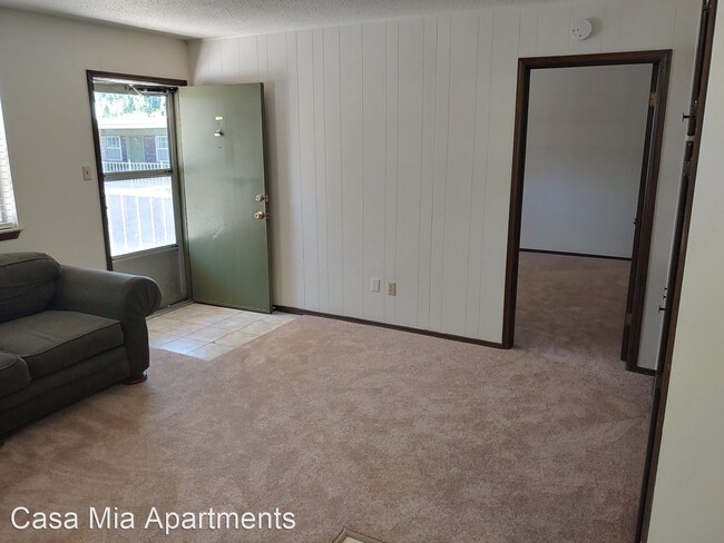 Primary Photo - 222 N Duck St
